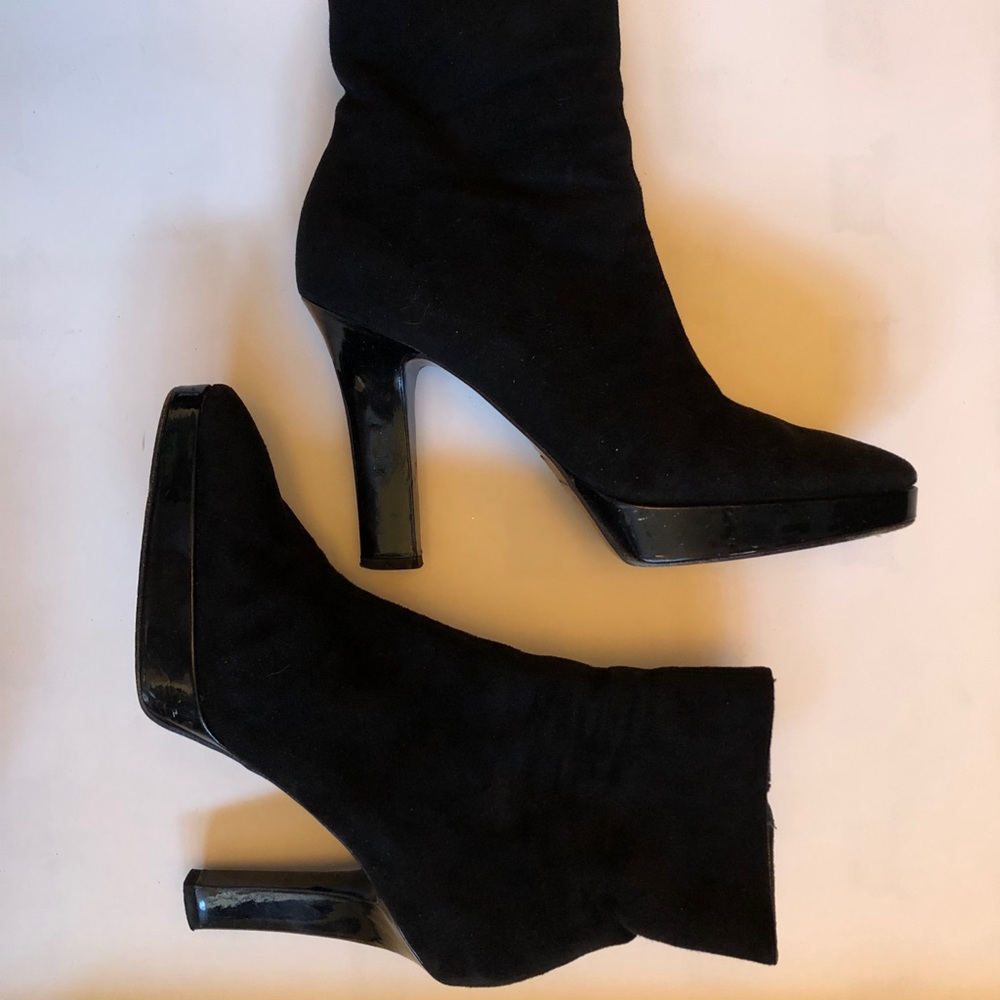 Yves Saint Laurent Heeled Booties